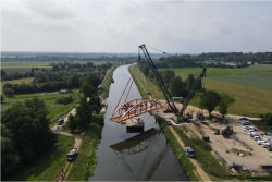 Liebherr LR 1600/2 Thömen Einheben einer 180 t Kanalbrücke am Elbe Lübeck Kanal