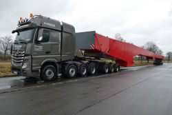 TAS Logistik-Dammann Spezialtransporte MB Actros 4163 SLT Titan mit Nachläuferkombination und Containerbrückenteil, Januar 2020