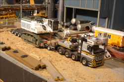 Transport Liebherr R 9150 Grundger�t, durch Seeland, Oktober  2020