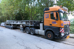 Rolf Riedel MB 3363 Arocs mit Broshuis 6achs Semitieflader mit Eisenbahnhilfbr�ckentransport
