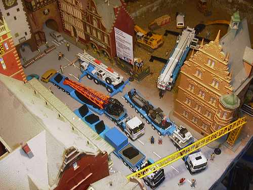 Die Straße ist voller Transporter