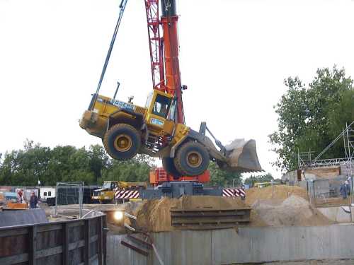 kommt ein Lader geflogen . . .