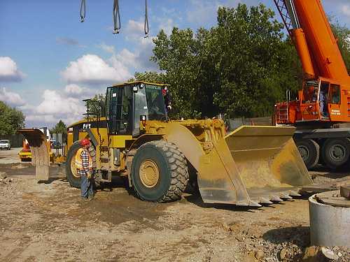 der CAT 980 wird bereit f&uuml;r den Hub gemacht