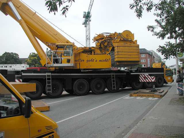 Knaack LTM 1500 hebt einen Findling ... (4)