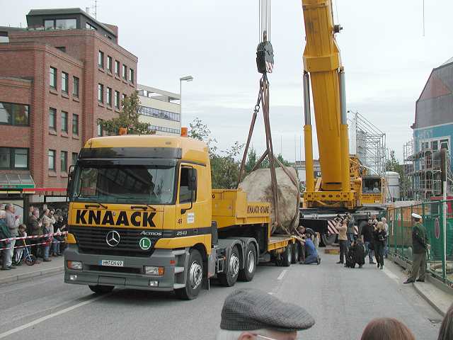 Knaack LTM 1500 hebt einen Findling ... (6)