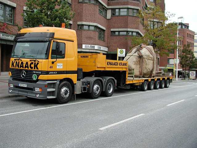 Knaack LTM 1500 hebt einen Findling ... (10)