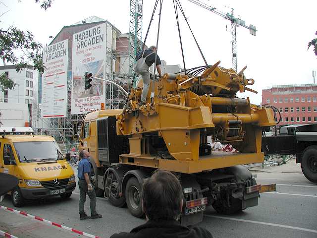 Knaack LTM 1500 hebt einen Findling ... (12)