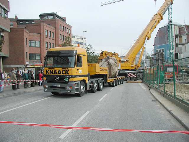 Knaack LTM 1500 hebt einen Findling ... (8)