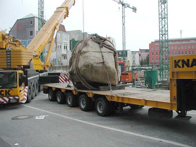 Knaack LTM 1500 hebt einen Findling ... (9)