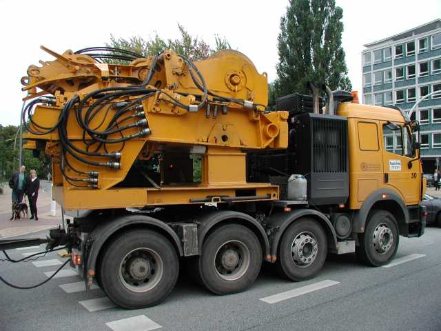 Knaack LTM 1500 hebt einen Findling ... (14)