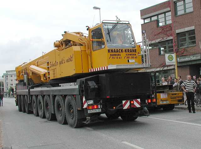 Knaack LTM 1500 hebt einen Findling ... (20)