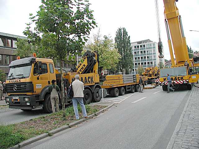 Knaack LTM 1500 hebt einen Findling ... (25)