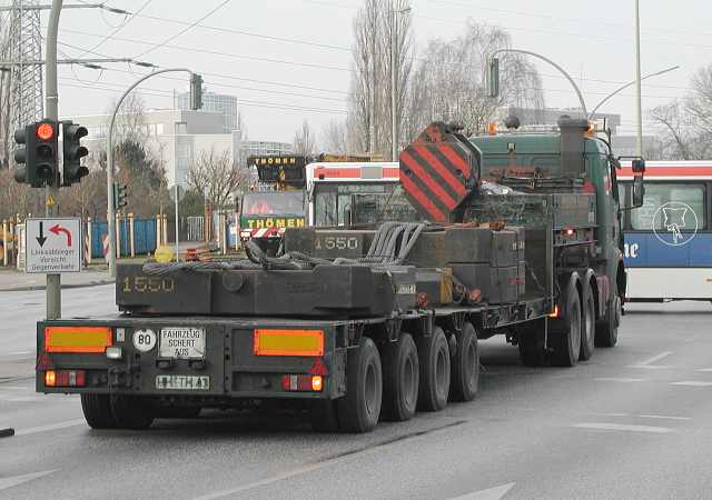 Liebherr LG 1550 Gittermastkran - Anfahrt und Aufbau (18)