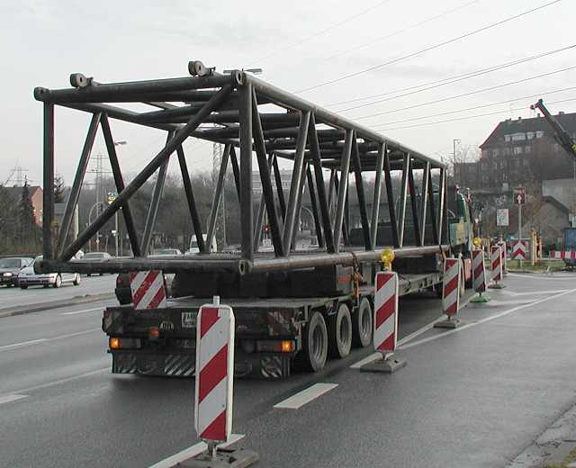 Liebherr LG 1550 Gittermastkran - Anfahrt und Aufbau (20)