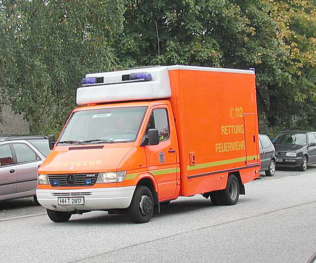 Rettungswagen mit Kofferaufbau (4)