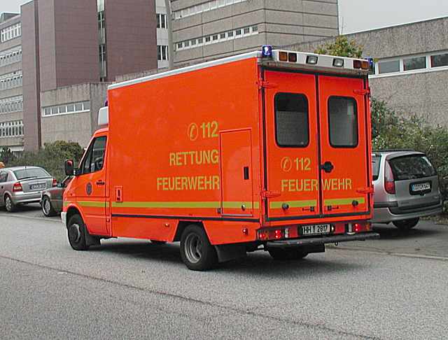 Rettungswagen mit Kofferaufbau (5)