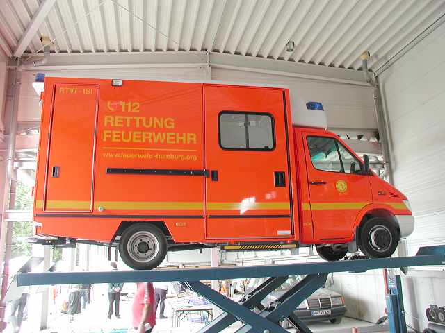Rettungswagen mit Kofferaufbau (11)