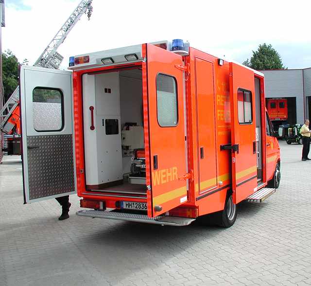 Rettungswagen mit Kofferaufbau (8)