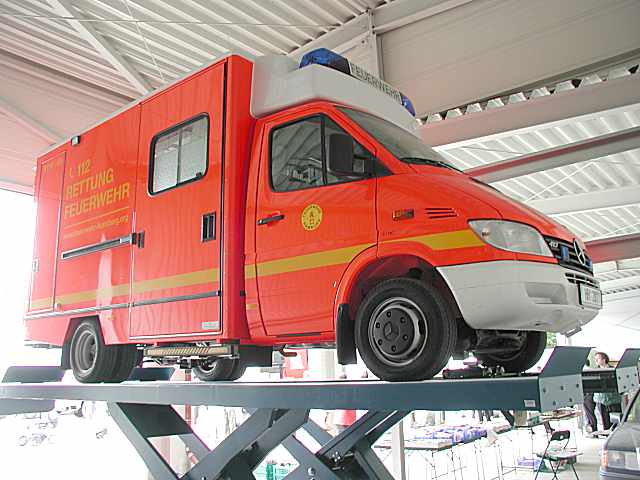 Rettungswagen mit Kofferaufbau (10)