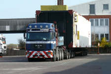 Gevers MAN 41.604 mit Goldhofer THP Kombi und 24 m Coldbox