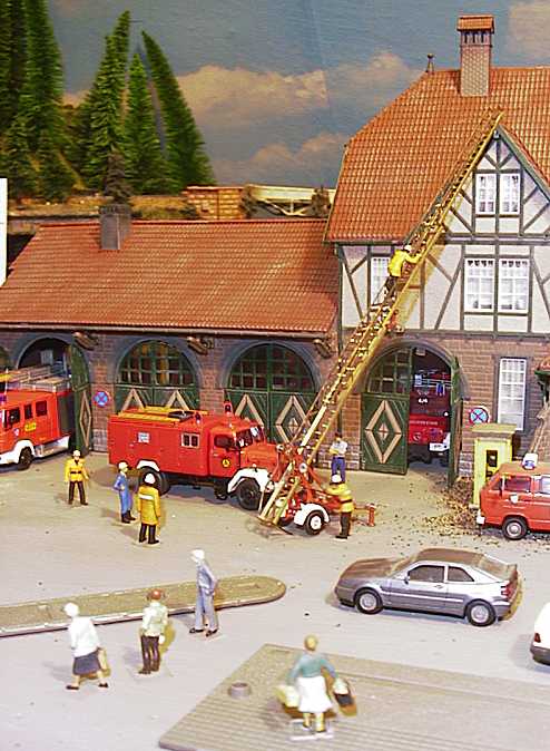 TLF 16 des KATS mit Anhängerleiter 3