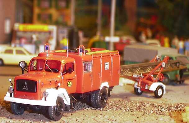 TLF 16 des KATS mit Anhängerleiter 1