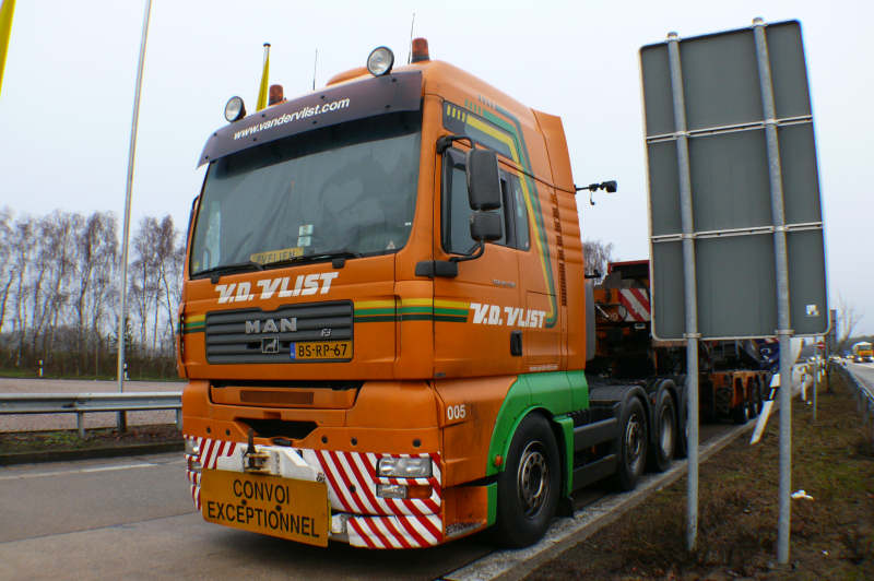 MAN 41.530 TGA mit Scheuerle Achslinien und Nooteboom Mega Windmill Transport Adaptern