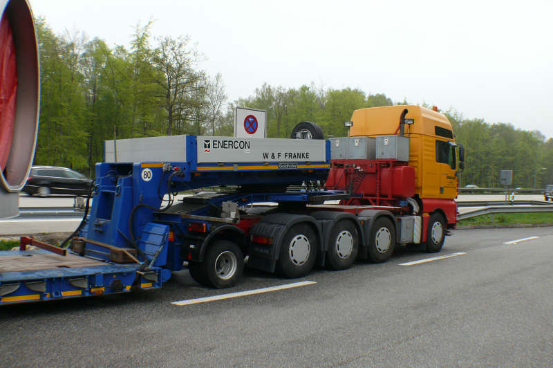 Transport einer Enercon E 82 Nabe, Gewicht 35 t