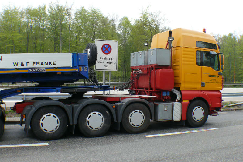 Transport einer Enercon E 82 Nabe, Gewicht 35 t