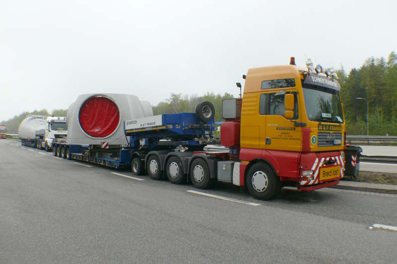 Transport einer Enercon E 82 Nabe, Gewicht 35 t