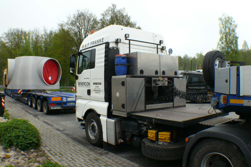Transport einer Enercon E 82 Maschinenhaus Abdeckung, Gewicht 18 t