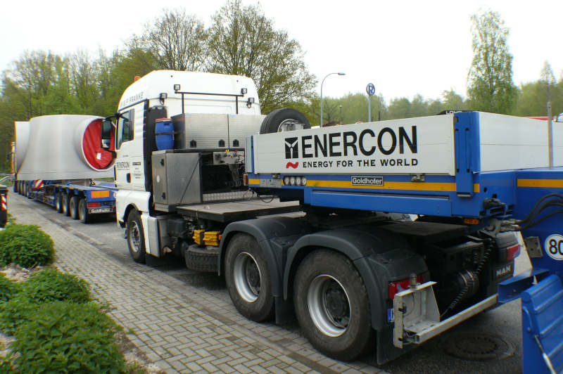 Transport einer Enercon E 82 Maschinenhaus Abdeckung, Gewicht 18 t