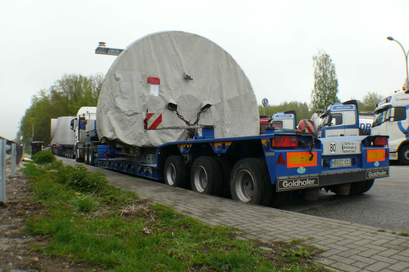 Transport einer Enercon E 82 Maschinenhaus Abdeckung, Gewicht 18 t