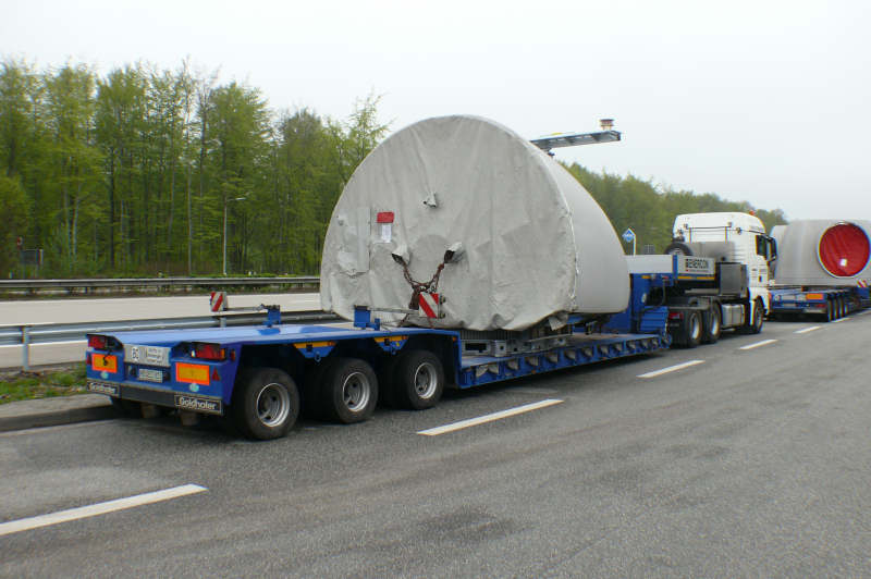 Transport einer Enercon E 82 Maschinenhaus Abdeckung, Gewicht 18 t