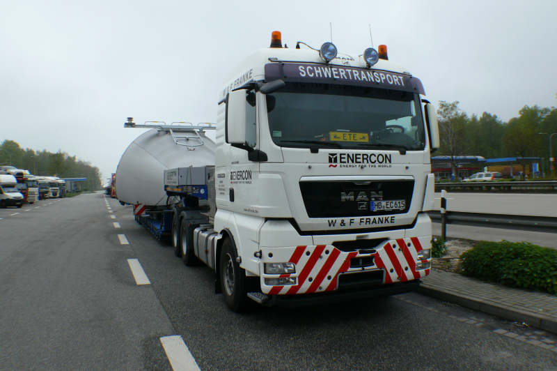 Transport einer Enercon E 82 Maschinenhaus Abdeckung, Gewicht 18 t