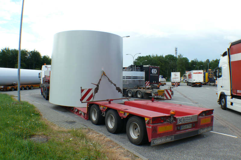 Transport von Betonteilen für einen WEA Betonturm