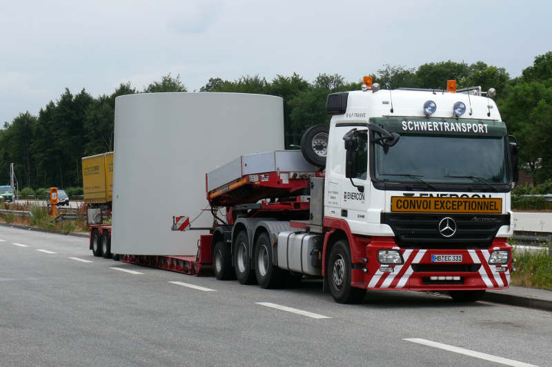 Transport von Betonteilen für einen WEA Betonturm