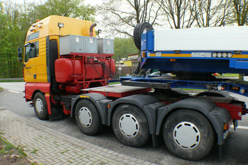 Transport einer Enercon E 82 Nabe, Gewicht 35 t