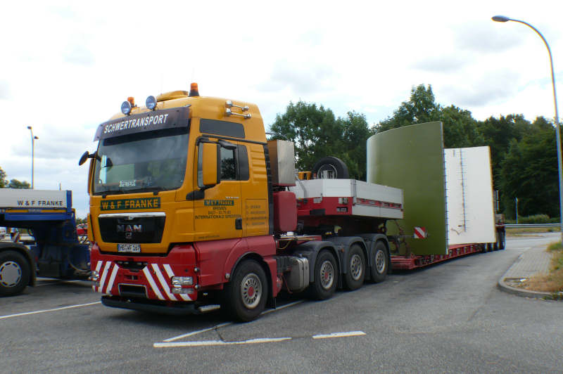 Transport von Betonteilen für einen WEA Betonturm