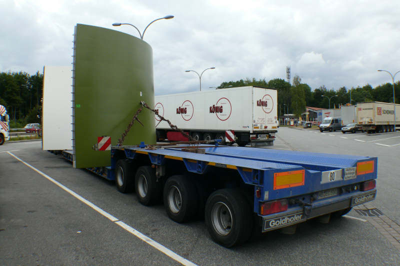 Transport von Betonteilen für einen WEA Betonturm