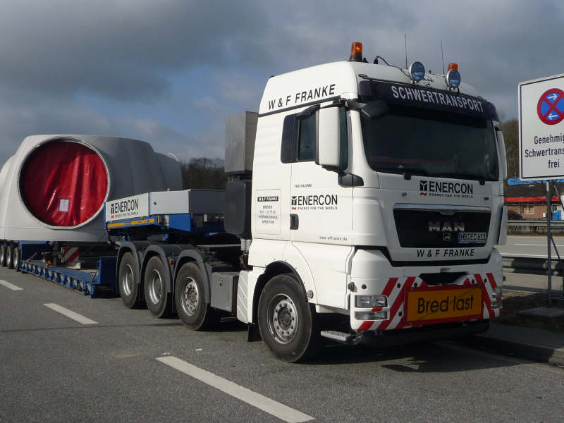 Transport einer Nabe für eine E 82 von Enercon