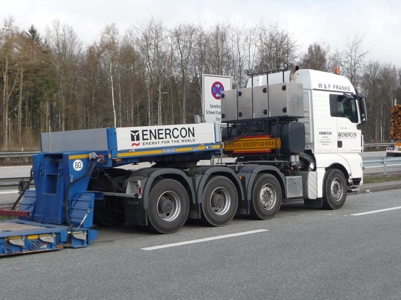 Transport einer Nabe für eine E 82 von Enercon