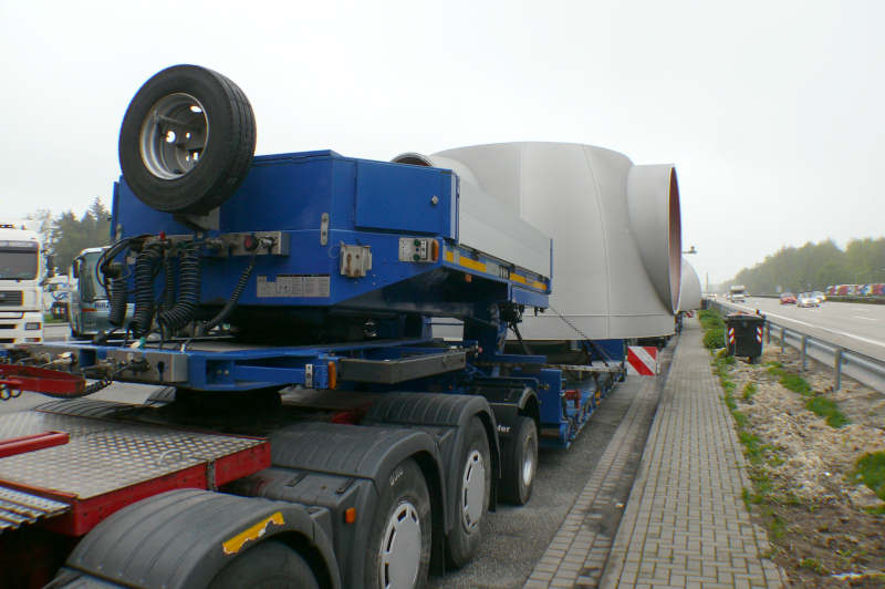 Transport einer Enercon E 82 Nabe, Gewicht 35 t