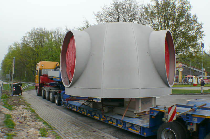 Transport einer Enercon E 82 Nabe, Gewicht 35 t