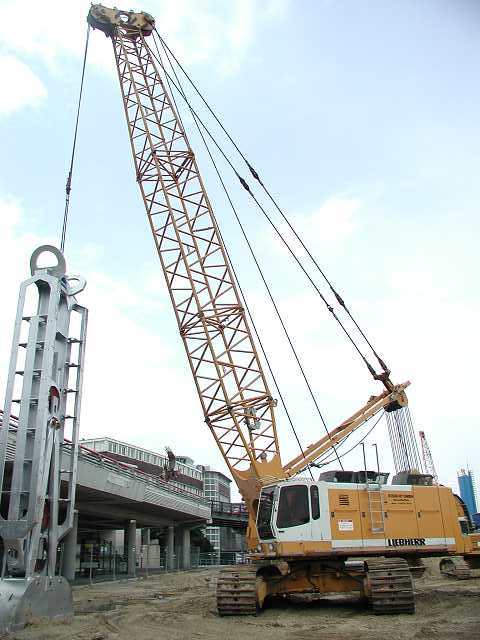 Liebherr Hydroseilbagger mit Schlitzwandgreifer (1)