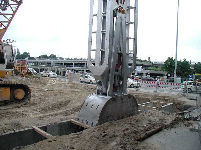 Liebherr Hydroseilbagger mit Schlitzwandgreifer (5)