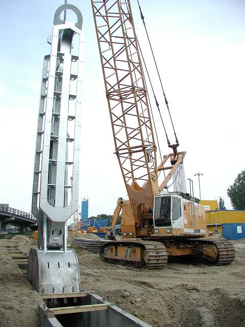 Liebherr Hydroseilbagger mit Schlitzwandgreifer (6)