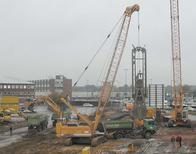 Liebherr Hydroseilbagger mit Schlitzwandgreifer (15)