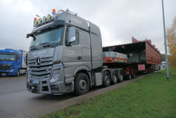 TAS Logistik, MB Actros 4163 SLT mit Goldhofer 2-7 MPA Tieflader und Br�ckenteil f�r die Rader Hochbr�cke