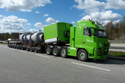 Bring Transport, Volvo FH 16 750 8x4 mit Broshuis 3+7 SL Tieflader und Druckbeh�lter Ladung, April 2015 Rasthof Buddikate Ost